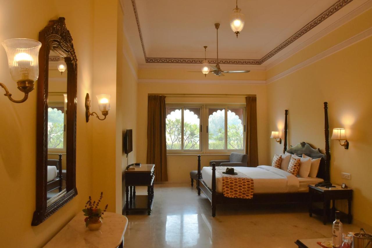 Umaid Palace - A Lakeside Heritage Palace Resort Near Jaipur Close To Bhangarh & Chand Baori Stepwell Abhaneri Dubbi Экстерьер фото