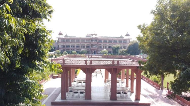 Umaid Palace - A Lakeside Heritage Palace Resort Near Jaipur Close To Bhangarh & Chand Baori Stepwell Abhaneri Dubbi Экстерьер фото