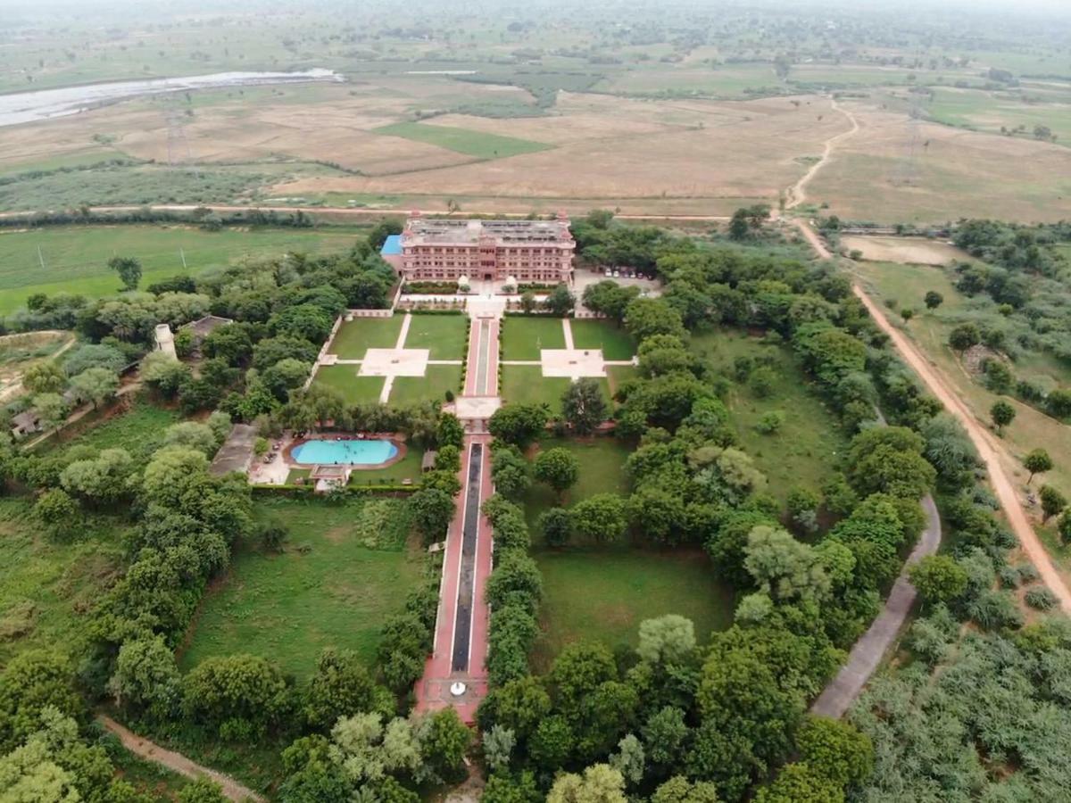 Umaid Palace - A Lakeside Heritage Palace Resort Near Jaipur Close To Bhangarh & Chand Baori Stepwell Abhaneri Dubbi Экстерьер фото